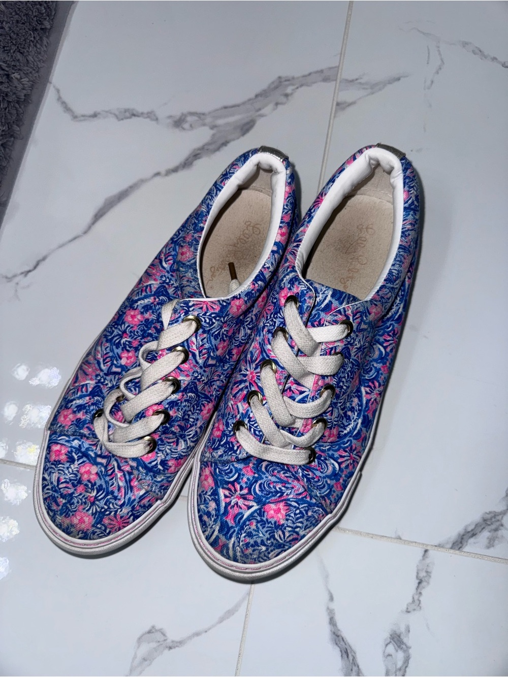 Lilly Pulitzer Abigail Sneakers! Size 9